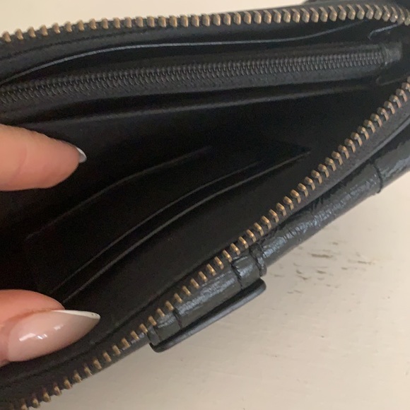 Black givenchy wallet. - Picture 5 of 6